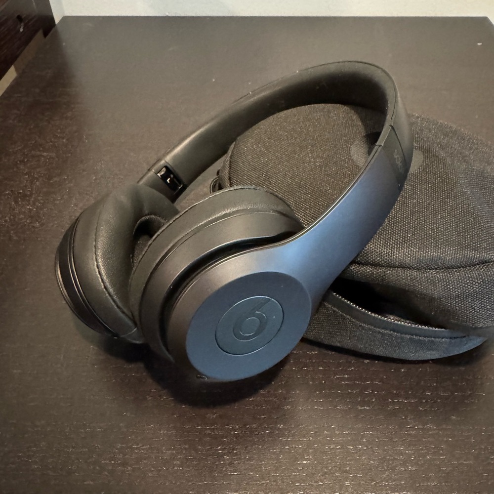 Solo3 Beats Black Wireless Headphones